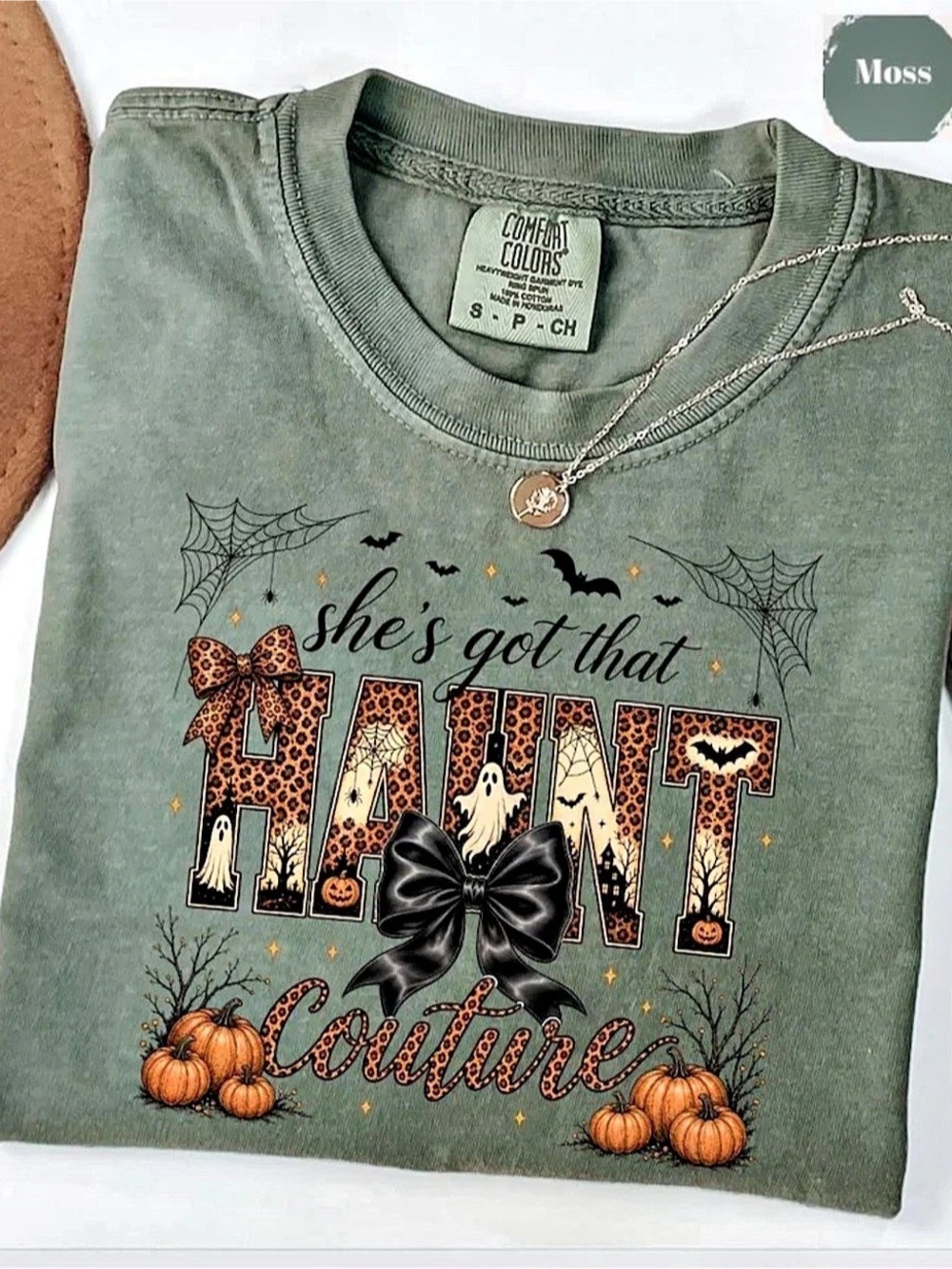 Comfort Color Moss Halloween Graphic Tee in Green Like New